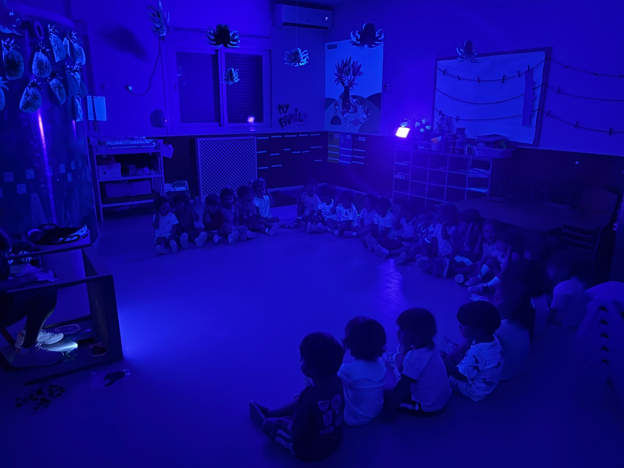 «Escamas que brillan en PequeCas»
